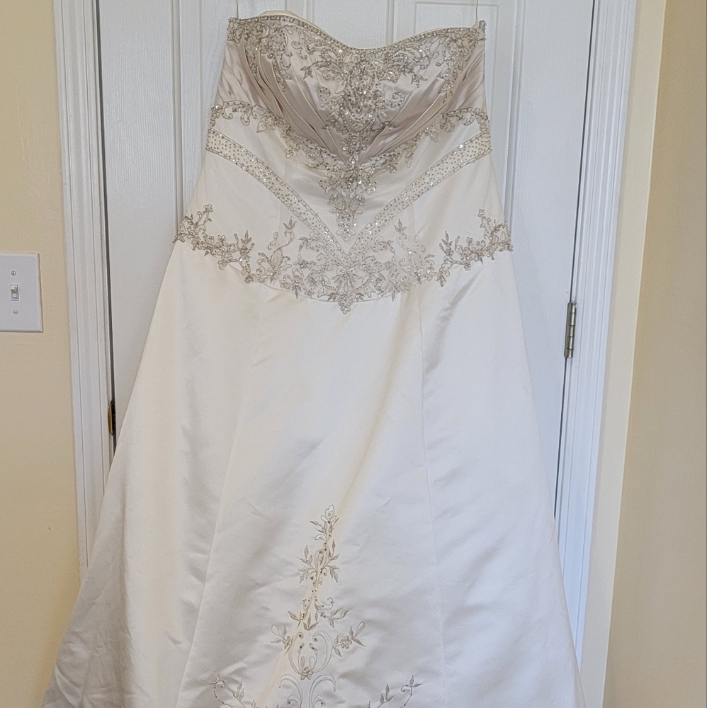 22W Wedding Dress